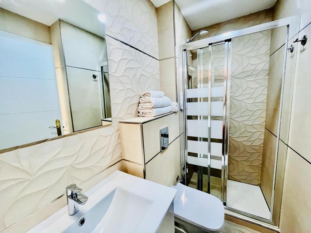 베날마데나코스타 Moderno Y Nuevo Apartamento Playa 아파트 외부 사진